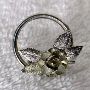 Vintage  Silver Tone Flower Circle Pin Brooch